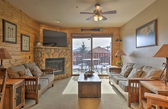 Mountainside Grand Lake Condo with Patio!