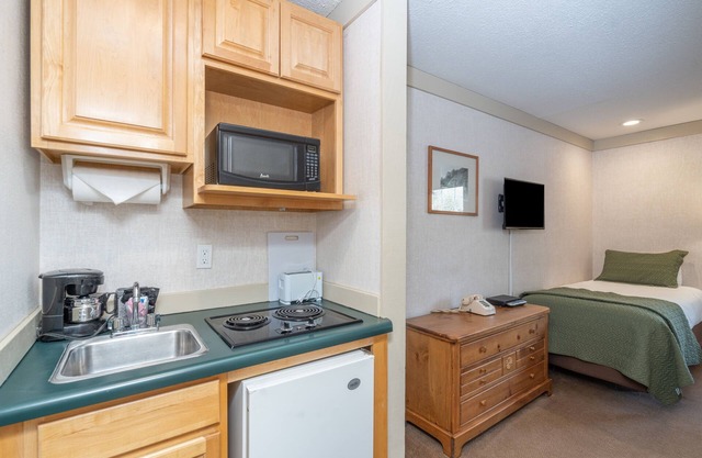 Mountainside Inn 403 1 Bedroom Hotel Room by Alpine Lodging Telluride