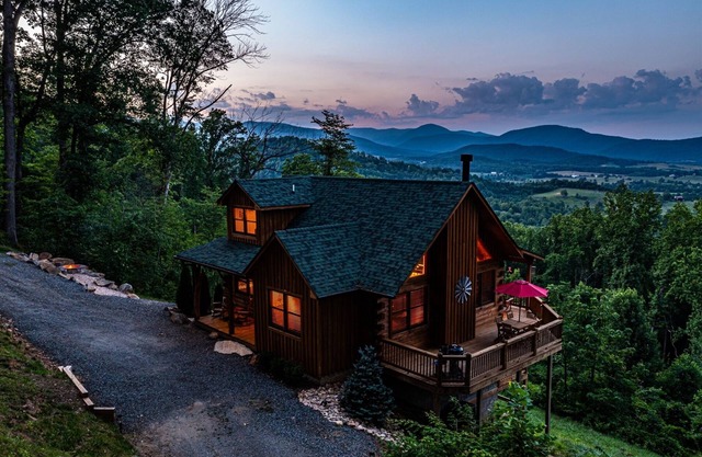Mountainside Retreat | 2 Bed, 2 Bath
