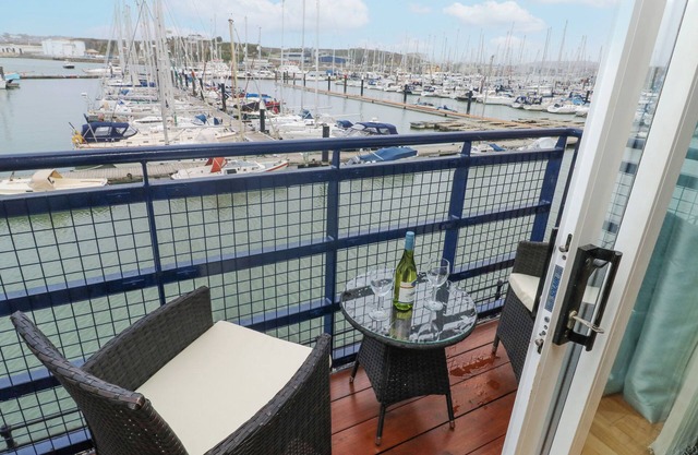 MOUNTBATTEN HOUSE, family friendly in Mount Batten