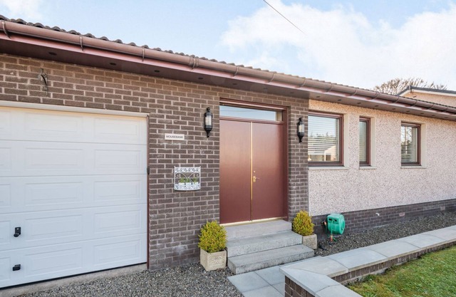 MOUSEBANK, pet friendly, with a garden in Forth