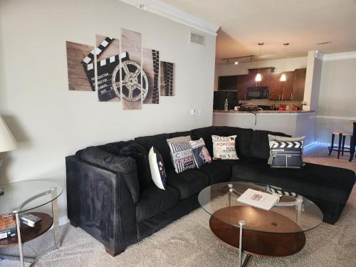 Movie Themed Family Get-a-way! Sleeps 7 Popcorn, Snacks, and Drinks, Included - Pools are still OPEN!