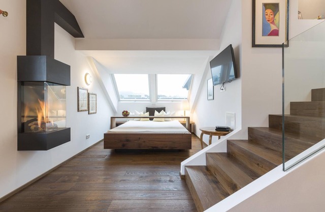 Apartamentos Mozart, ANNA