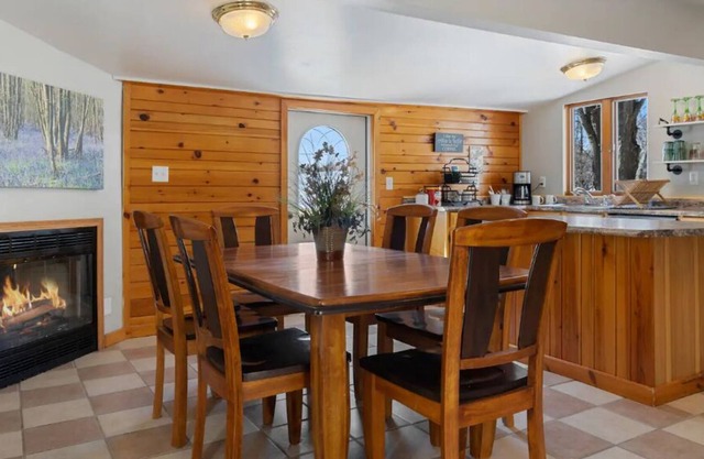 MQT 3BR Close to Ski/Bike - Enjoy Prime Location!