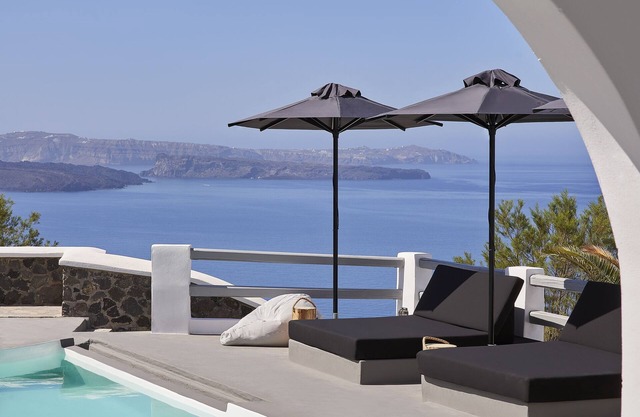 Mr and Mrs White Oia – Santorini