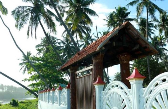M R Beach & Cottages