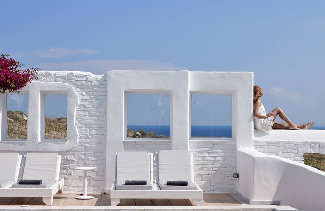 Mr & Mrs White Paros