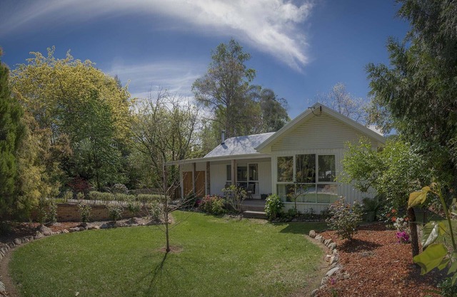MrsSimpson Cottage en el jardín de Norala