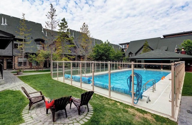 MS135-HotTub/HtPool/KingBed/Free Parking/2BD/2BT/Sleep8