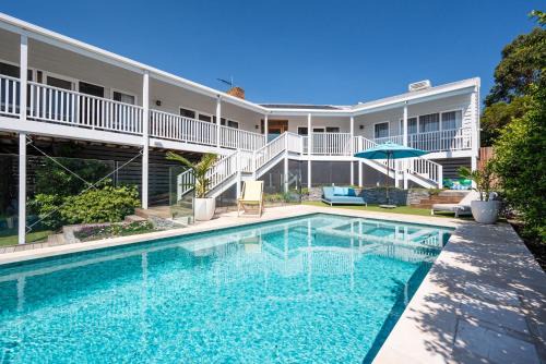 Mt Martha Coastal Retreat - Heated Pool Spa & Views