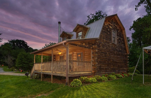 Mt. Mitchell Cabin Mountain View