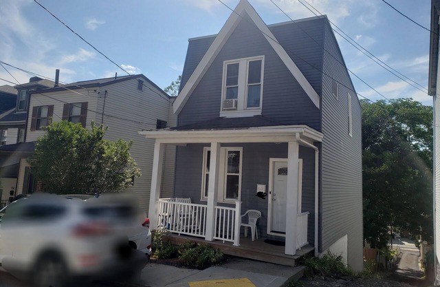 monte Washington Home ubicado convenientemente a las afueras del centro de Pittsburgh.