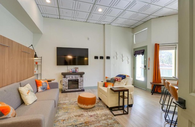 Mtn and Lake Views Chic Keystone Studio