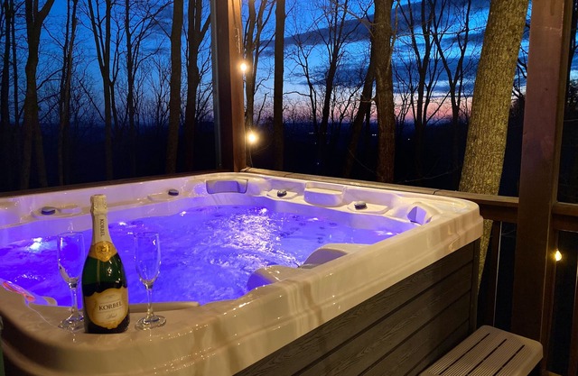 MTN Cabin Sleeps 10 - Camping & Fishing - Family Vacay & Outdoor Adventures