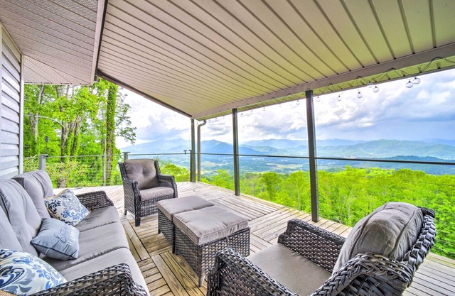 Mtn Treehouse w/ Fire Pit, Breathtaking Views