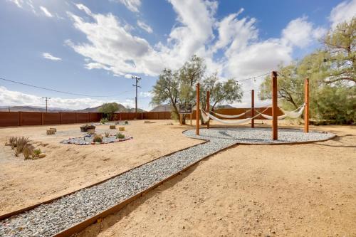 Mtn-View Home about 8 Mi to Joshua Tree Natl Park!