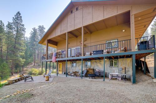 Mtn-View Oasis with Pool Access in Garden Valley
