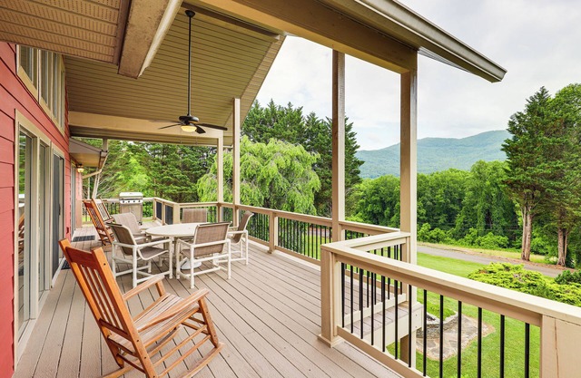 Blue Ridge Cabin on 6 Acres: Hot Tub & Mtn Views!