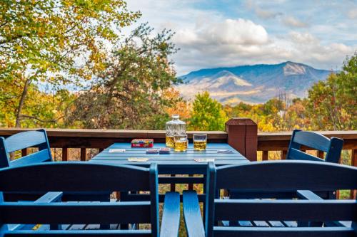 Mtn Views, Hot Tub, Sauna, EV, Arcade!