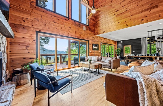 Mtn Views, Sauna, HotTub, GameRm, Firepit, Theatre, 5500 sqft, luxeCabin Slps 23