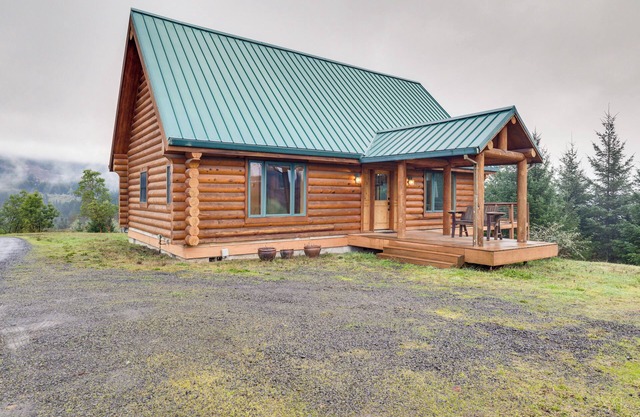 Mtn & Vineyard Views: Oregon Wine Country Escape