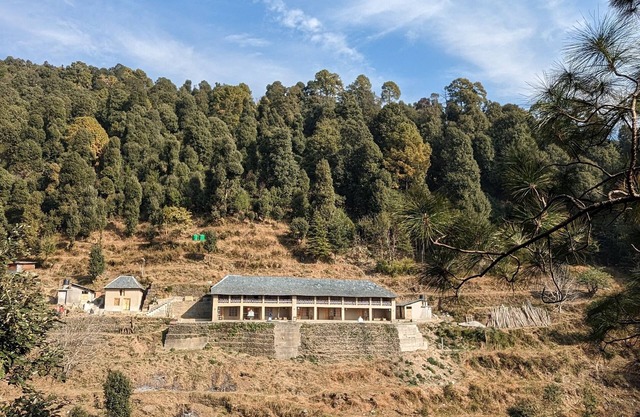 Mud and Stone Cottage in Himalayas, best experience amidst Nature's Tranquility
