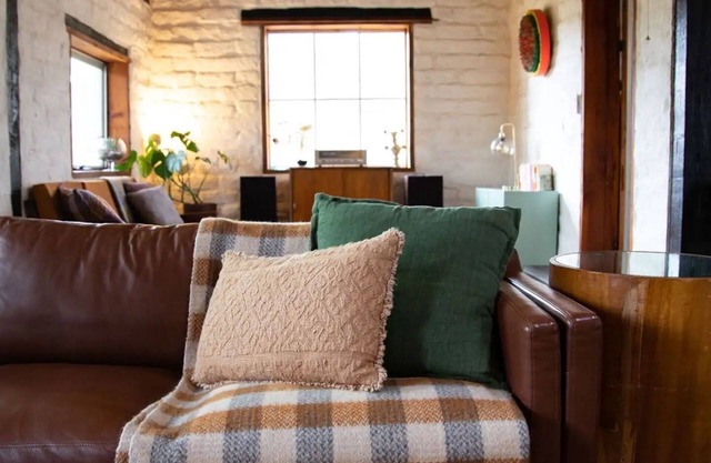 Mud Brick Eco Retreat | 15 mins from Castlemaine