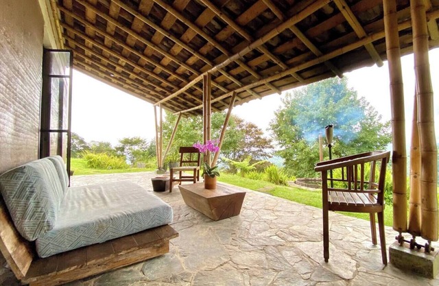 Casa de Barro en un Lugar Mágico. (Citlalapa)