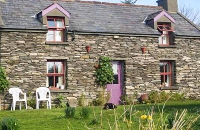 MUDFLAT, pet friendly, with open fire in Goleen, County Cork