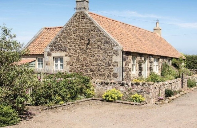 Muirlaw House: Delightful cottage sleeps 8 ideal for family groups