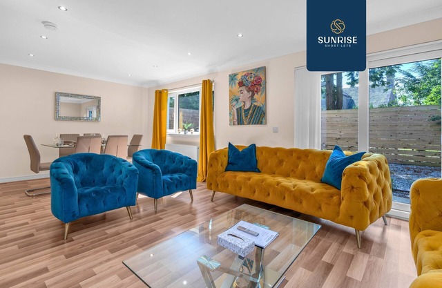 Muirton 1 - 4 Bedrooms, 2 Kings and 2 Doubles
