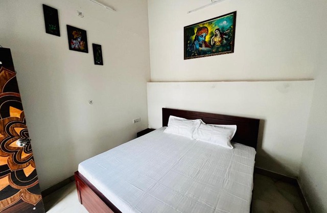 Mukhiya Ji Kripa Nikunj-Guesthouse