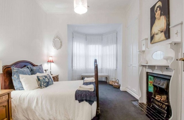 Mulberry Cottage - Elegant CBD Estate