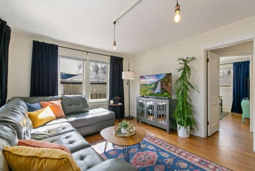 Mulberry Place - A Charming Cottage Near Old Town!