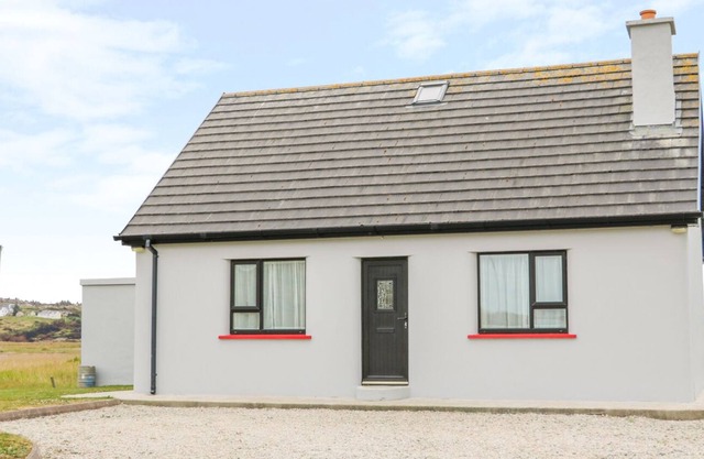 MULLAGHDERG BANKS, pet friendly in Kincasslagh, County Donegal