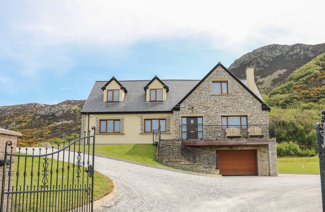 MULROY VIEW, pet friendly, with a garden in Kerrykeel, County Donegal