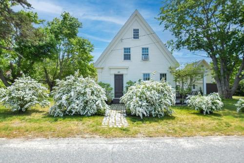 Multi-Dwelling 1 Mile to Nantucket Sound