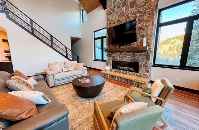 Multi Family Mountain Retreat 30 min to Slopes!