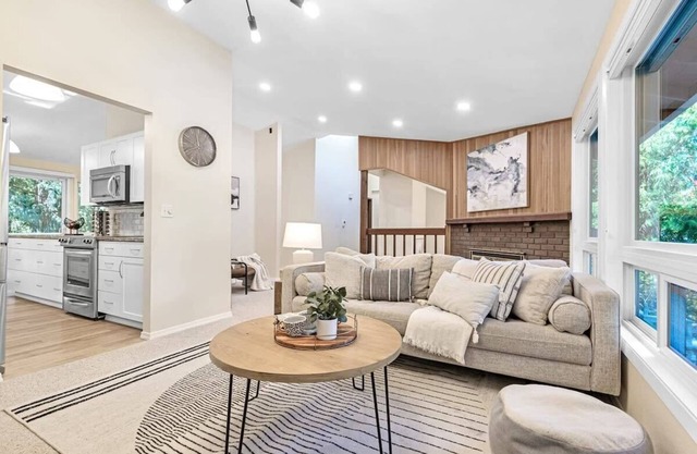 Multi functional Family Home in Redmond and only four mins to MSFT