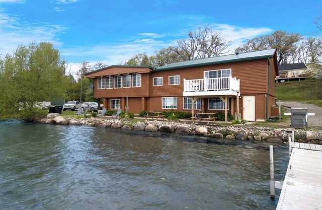 Multi-unit with lake access and stunning views