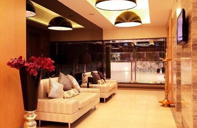 Mumbai Metro - The Executive Hotel