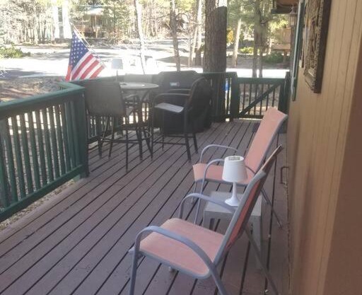 Munds Park Cabin sleeps 6 in tall cool pines central heat and ac , Great hiking trails near by