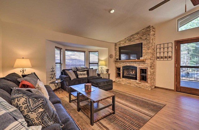 Munds Park Mountain Getaway Hike, Golf and Unwind!