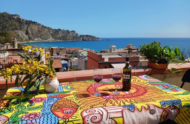 Mungi bay, flat with sea view roof top terrace
