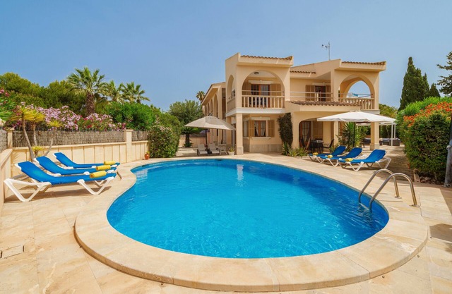 Casa Murtons para 8 a 350m del mar con piscina