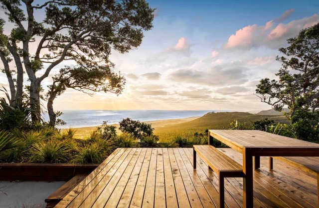 Muriwai Beach House- Cliff Top Oasis