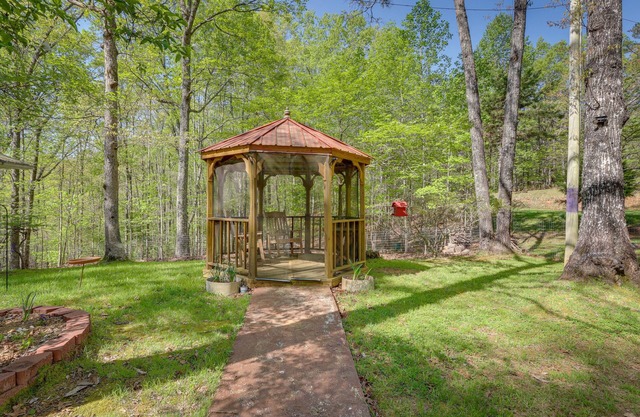 Murphy Cottage w/ Screened-In Porch - Pets Welcome