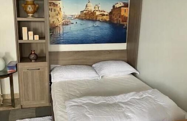 Murphy DoubleBed Studio Apt in City’s Best Spot