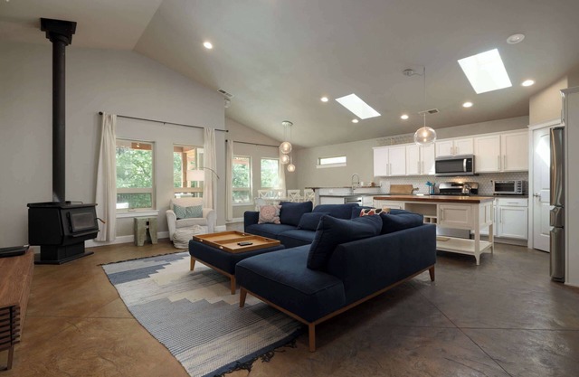Private Hot-Tub| 3 BDR for 8! Pet's OK