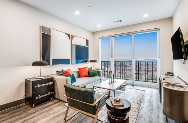 Muse - Stylish & contemporary 5th floor condo in downtown w/WiFi, balcony